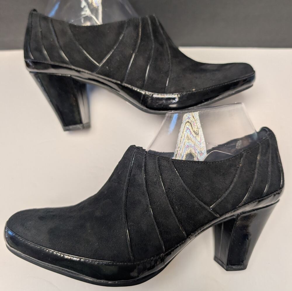 Clarks Artisan Diamond Chest Pumps Women's Size 8M Black Suede Bootie Heels GC